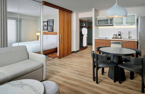 Laval Hotel | Ômage Hotel, Montreal Laval, a Tribute Portfolio Hotel