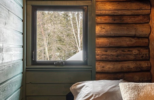 Saint-Simeon Cabin | ÖBois Charlevoix: L'Écurie 1 (bedroom)