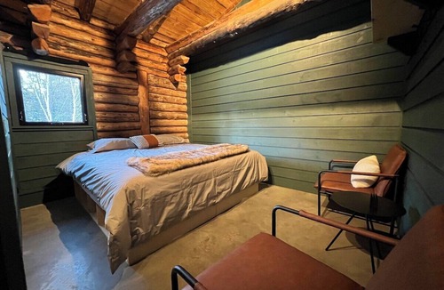 Saint-Simeon Cabin | ÖBois Charlevoix: L'Écurie 3 (bedroom)