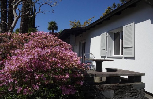 Minusio House | Ökohaus A, Schwimmbad, Garten und Ruhe by Interhome