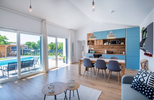 Sveta Nedelja Villa | Üppige Villa: Pool & Eingezäunter Garten
