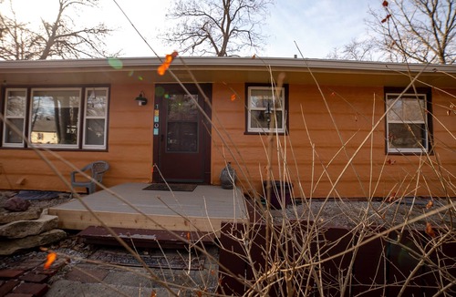 East Lawrence House | Ąrt Ħouse .06mi 2 DT| Garage| No cleaning fees
