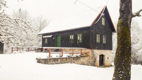 Brod Moravice House | Šajnska Hiža, autentična goranska kuća u prirodi