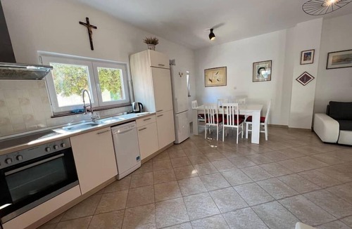 Simuni Apartment | Šimuni holiday home beachfront