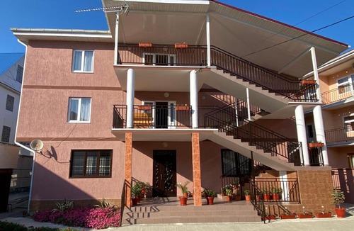 Nizhnaya Beranda House | Астория