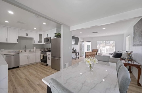 Winnetka House | ৎ୭ Los Angeles Glamour Home ৎ୭ Pool, Fire pit, games & more.