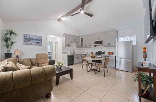 Winnetka House | ৎ୭Bright & Gorgeous Canoga Park Guesthouseৎ୭