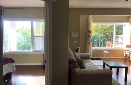 Northwest Calgary House | 民宿Ann's House in Calgary