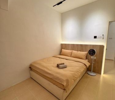 Sri Gading Villa | 现代极简奶油风设计民宿 Parit Raja