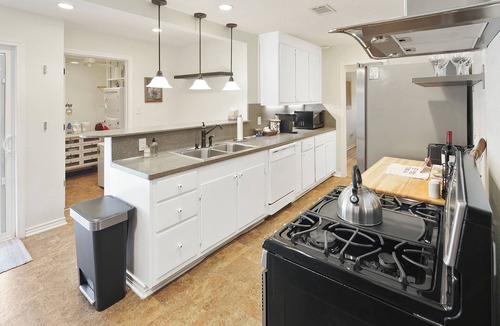 Southeast College Park House | 0.9 Mi to Kyle Field | Large Yard | Pets | Bikes