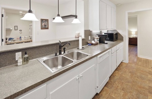 Southeast College Park House | 0.9 Mi to Kyle Field | Large Yard | Pets | Bikes