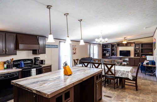 Elgin House | $0 Cleaning - Best for Groups and Families
