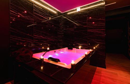 Pyramides Apartment | 007 Loveroom Secrète Balnéo privée Cinéma 4K