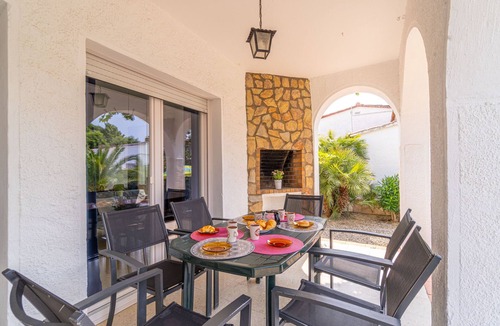 Empuriabrava Villa | 0119-MONTSENY House with studio