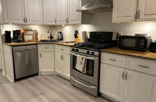 McGinley Square House | 02 Flat Luxury Apartments - 8BR- 10 queen beds/4 Baths-20 guests