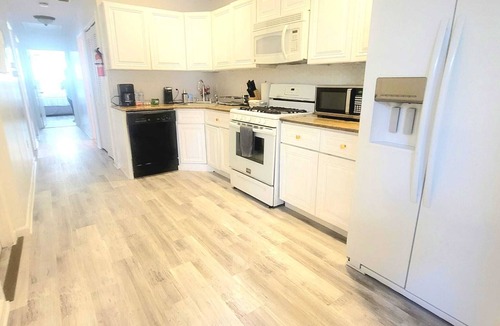 McGinley Square House | 02 Flat Luxury Apartments - 8BR- 10 queen beds/4 Baths-20 guests