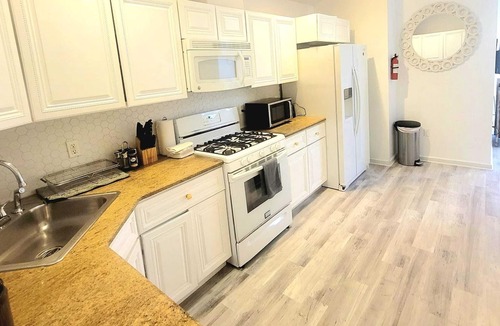 McGinley Square House | 02 Flat Luxury Apartments - 8BR- 10 queen beds/4 Baths-20 guests
