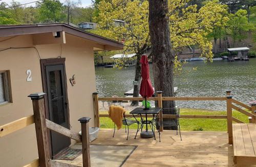 Mid America House | #02 - Unique Lakeside Studio Cottage- Pet Friendly