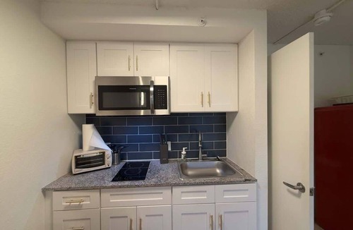St. Johns Apartment | [03] ATX Studio: 1 Queen, Dog Park, Laundry Access