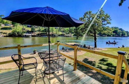 Mid America House | #04-Adorable Large 1 Bedroom Lakeside Cottage- Pet Friendly