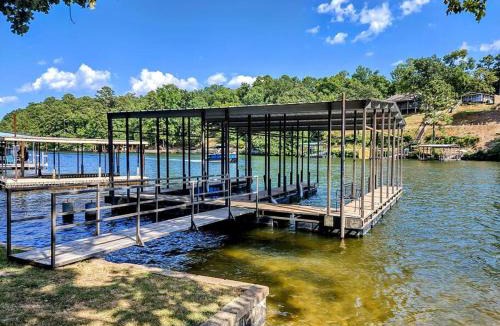 Mid America House | #04-Adorable Large 1 Bedroom Lakeside Cottage- Pet Friendly