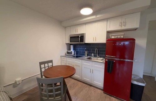 St. Johns Apartment | [04] ATX Studio: 1 Queen, Dog Park, Laundry Access