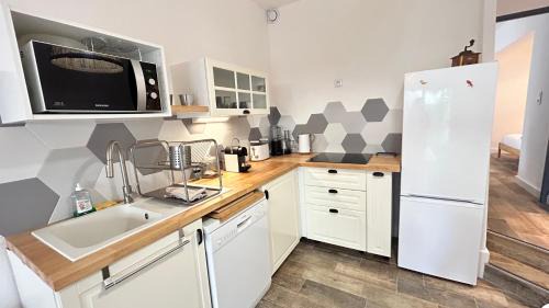 Celleneuve Apartment | 047- T2 Proche MBS, 4pers, Wifi, Parking, jardinet