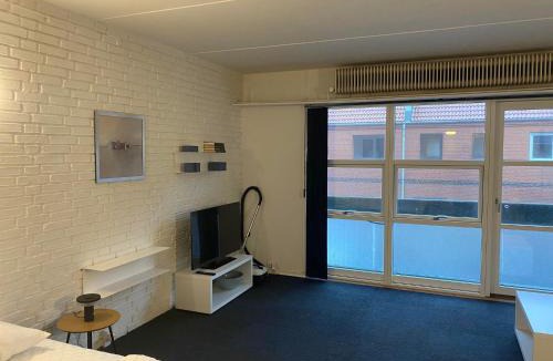 Esbjerg Apartment | (048) Vesterhavsgade 47 door 2