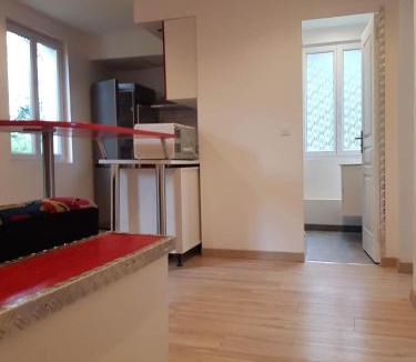Razac-sur-l'Isle Apartment | 05 - Très joli 3 pièces neuf 2 chambres, 3 lits, logement tout équipé pour 1 à 4 personnes maximum, vue sur jardin avec parking privatif, grand fourgon possible, tout le linge de maison est fourni