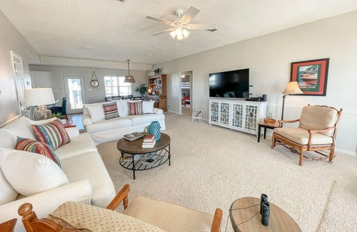 Silver Cay House | 051 Topsail by ACP