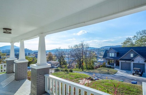 Northside House | 06) Views/Downtown/Extremely nice neighborhood