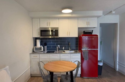 St. Johns Apartment | [08] ATX Studio: 1 Queen, Dog Park, Laundry Access