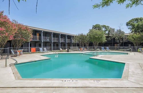 St. Johns Apartment | [08] ATX Studio: 1 Queen, Dog Park, Laundry Access