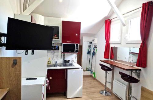Razac-sur-l'Isle Apartment | 08 - Très joli studio tout équipé pour 2 personnes, avec lit double, parking privatif gratuit, grand fourgon possible, tout le linge de maison est fourni