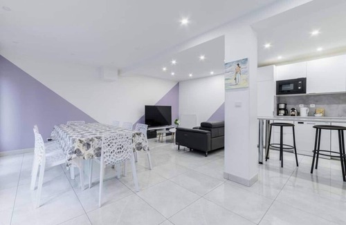 Arcueil House | 09. Authentic House