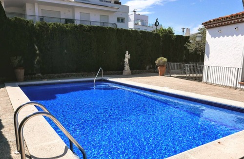 Llanca Villa | 098 Villa to rent with a private garden and pool quiet area