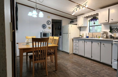 Homosassa House | 1-1/2 acre Park like wooded setting. Clean 3/2 with plenty of parking.