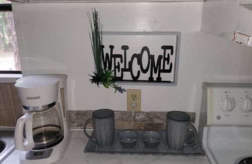 Homosassa House | 1-1/2 acre Park like wooded setting. Clean 3/2 with plenty of parking.