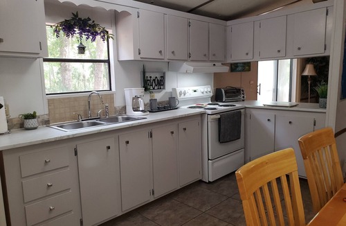 Homosassa House | 1-1/2 acre Park like wooded setting. Clean 3/2 with plenty of parking.