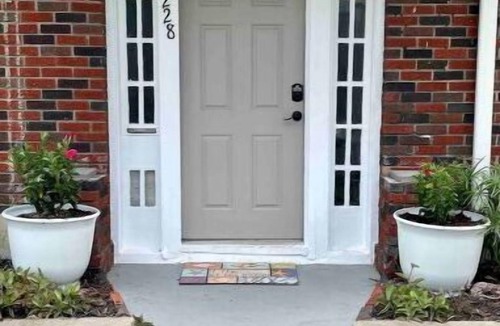 San Jacinto Apartment | 1 1/2 blocks to beach right near Pleasure Pier. Close to cruise terminal too!