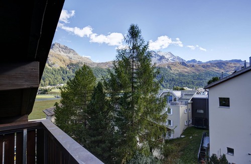 Silvaplana Apartment | 1 1/2-room flat with mountain view on the 6th floor