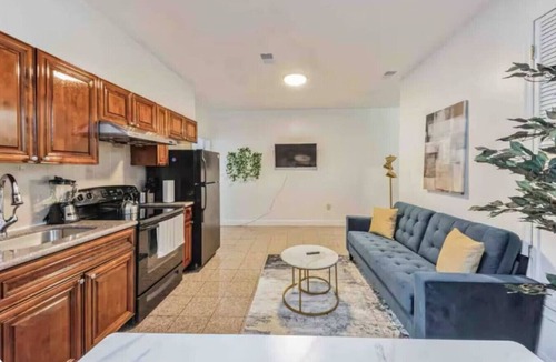 Center City Apartment | 1/1 Across Convention Center