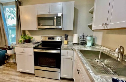 Dixieland Apartment | 1/1 Downtown Lakeland Pet Friendly Home