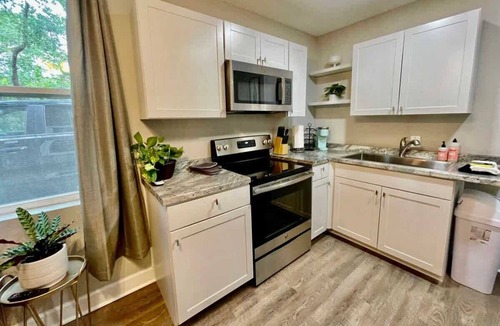 Dixieland Apartment | 1/1 Downtown Lakeland Pet Friendly Home