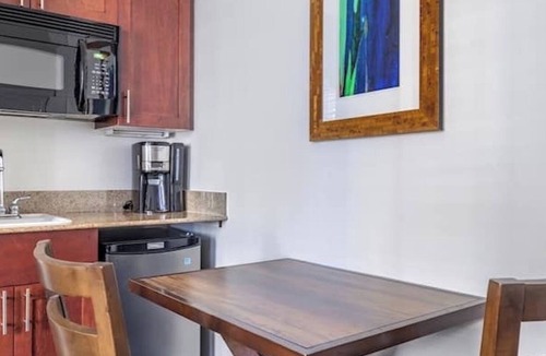 Waikiki Resort | 1/1 HGVC Lagoon Tower Beachfront Resort