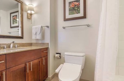 Waikiki Resort | 1/1 HGVC Lagoon Tower Beachfront Resort