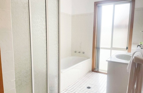 Bourkelands House | 1/1 Overdale Drive, Bourkelands