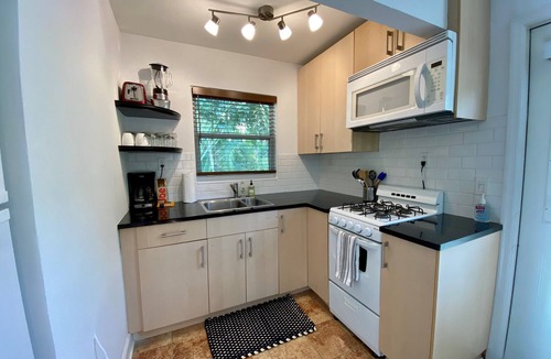 West Palm Beach Apartment | 1/1 steps from downtown w/bikes. clean & comfortable