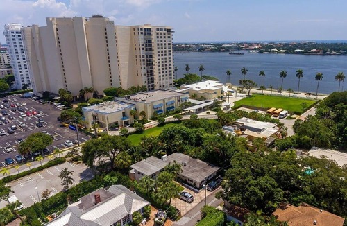 West Palm Beach Apartment | 1/1 steps from downtown w/bikes. clean & comfortable