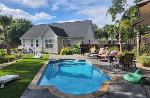 Myrtle Grove House | 1/2 Acre Fenced In Private Oasis